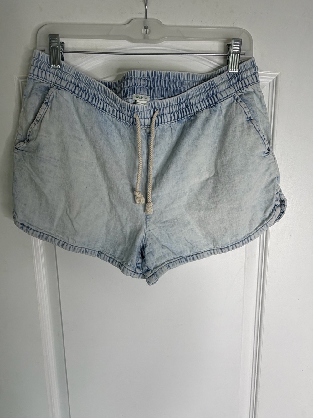 Aerie Light Wash Chambray Blue Drawstring Shorts. Size M